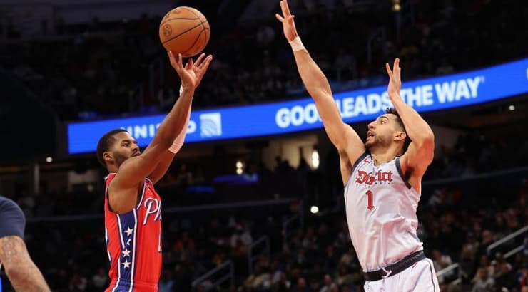 ג'ארד באטלר זורק (רויטרס) ג'ארד באטלר זורק