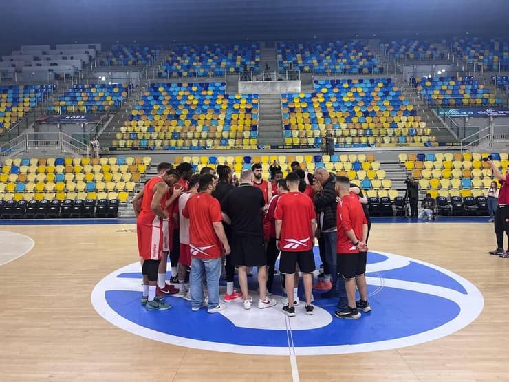 הפועל ת"א באימון. תיקח גביע? (צילום: אפרת עמורבן) אימון הפועל ת"א