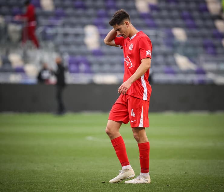 נאור מתוסכל