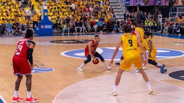 מדר בפעולה (צילום: הפועל "שלמה" תל אביב) מדר