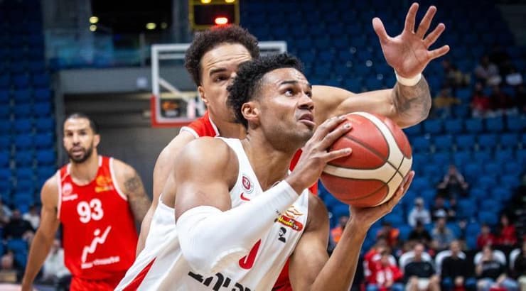 ג'סטין סמית' (אורן בן חקון) ג'סטין סמית'