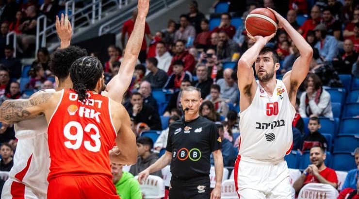 יובל זוסמן זורק (אורן בן חקון) יובל זוסמן זורק