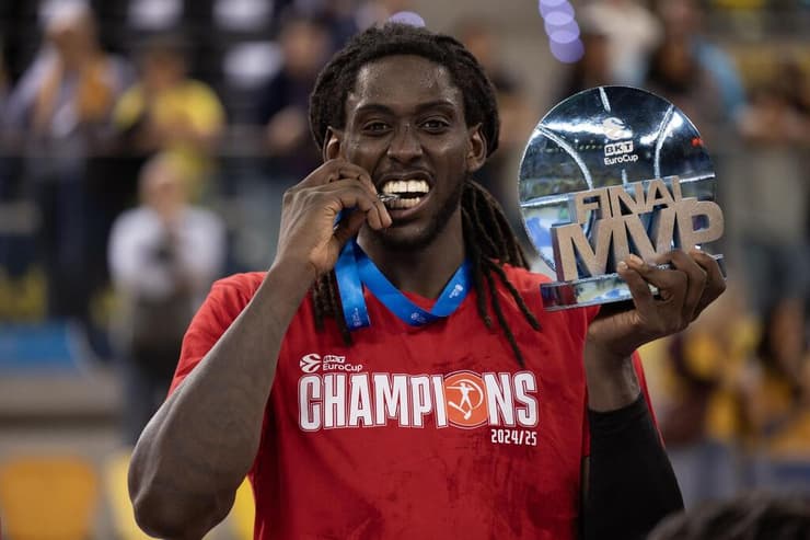 נבחר ל-MVP של סדרת הגמר ביורוקאפ (Rodolfo Molina/Euroleague Basketball via Getty Images) שחקן הפועל ת"א ג'ונתן מוטלי