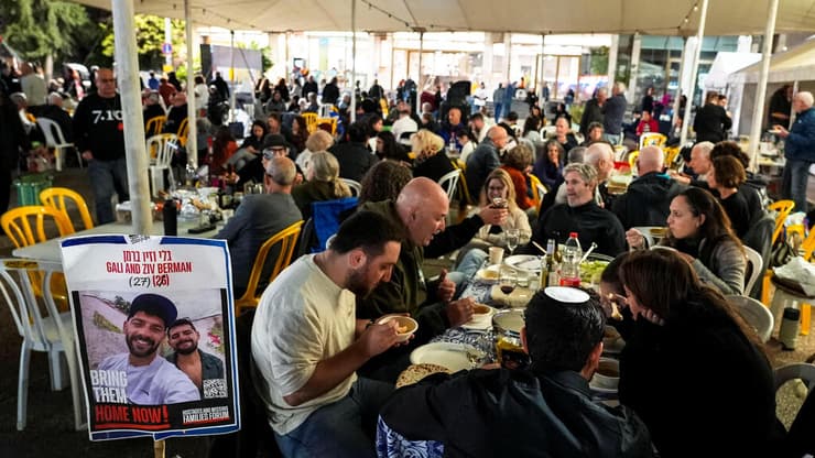 ליל הסדר בכיכר החטופים