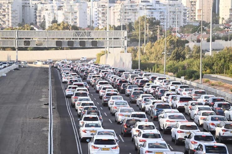כביש החוף סמוך לנתניה, היום (צילום: יאיר שגיא) עומסים בכביש 2 סמוך לנתניה