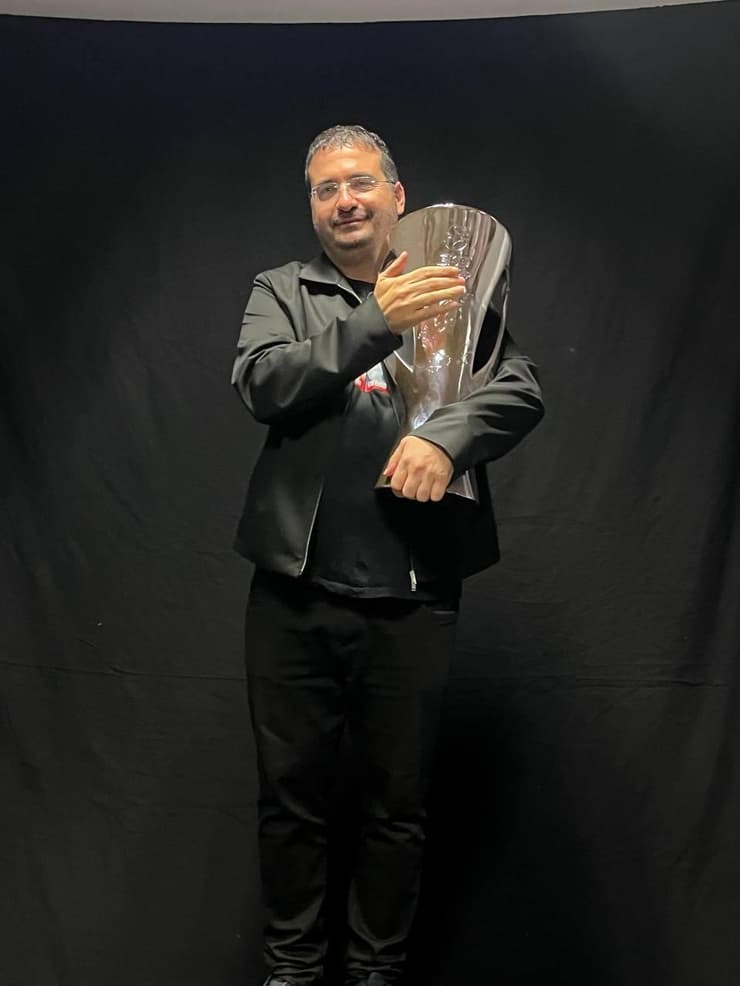 עופר ינאי עם גביע היורוקאפ