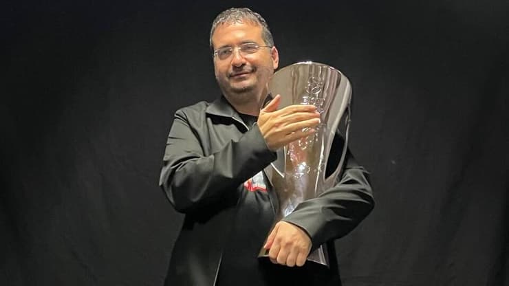 עופר ינאי עם גביע היורוקאפ