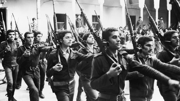 כוחות של הפלגנות הנוצרית מתאמנים בביירות, 1977