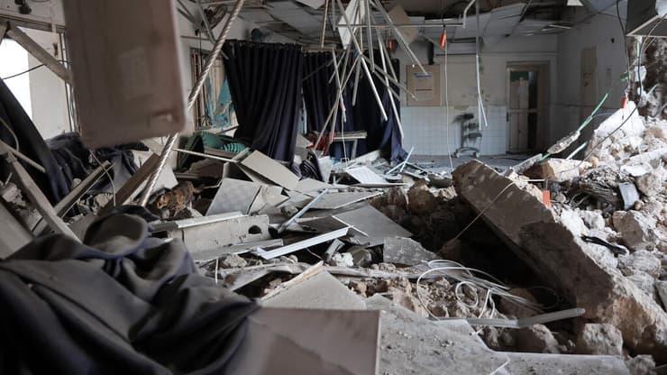 הרס בבית החולים הבפטיסטי בעזה. ארכיון (צילום: Omar AL-QATTAA / AFP) עזה