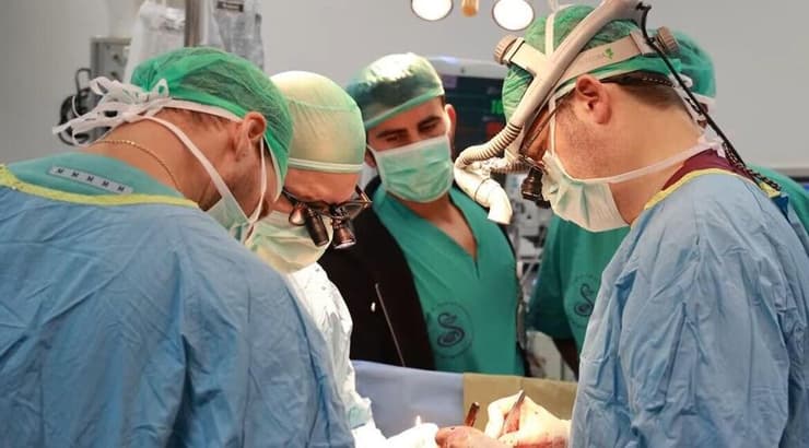 "תרומת איברים שמצילה אנשים שלא הכרת". ניתוח השתלת איברים בבית החולים שיבא. ארכיון (צילום: דוברות שיבא) ניתוח השתלת איברים בבית החולים שיבא