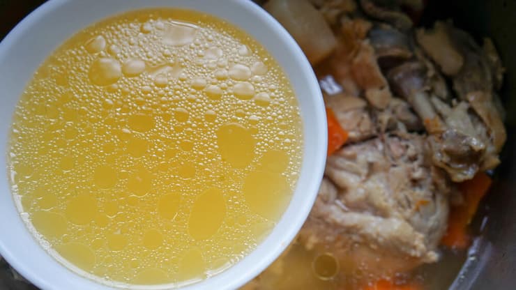 תמיד כדאי להוסיף ציר (צילום: japansainlook , Shutterstock) מרק עוף