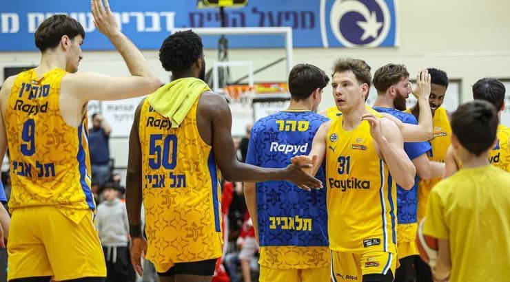 שחקני מכבי ת"א מאושרים