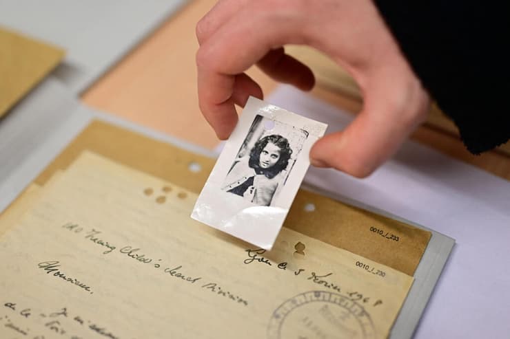 תמונה של ילדה שחיה בתקופת השואה