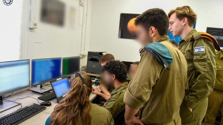חיילי מדור מצפ"ן, "נבחרים בפינצטה"