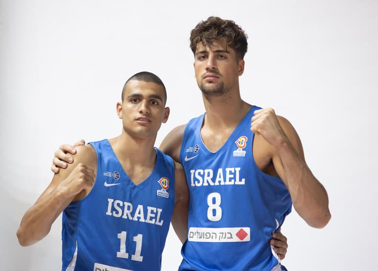 ים מדר ודני אבדיה במדי נבחרת ישראל