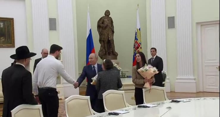 אלכסנדר סשה טרופנוב ומשפחתו נפגשו עם נשיא רוסיה ולדימיר פוטין