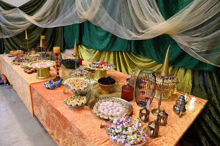 שולחן מסורתי בחגיגות מימונה שנערכו באופקים