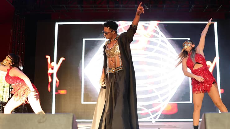 מוחמד רמדאן בהופעה בפסטיבל קואצ'לה (צילום: Emma McIntyre/Getty Images for Coachella) מוחמד רמדאן בהופעה בפסטיבל קואצ'לה