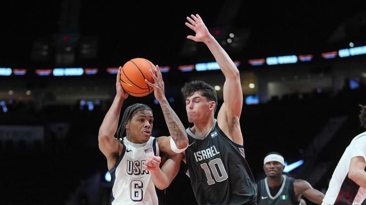 עומר מאייר מול דריוס אקוף ג'וניור ב"נייקי הופ סאמיט"