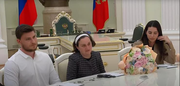 אלכסנדר סשה טרופנוב ומשפחתו נפגשו עם נשיא רוסיה ולדימיר פוטין