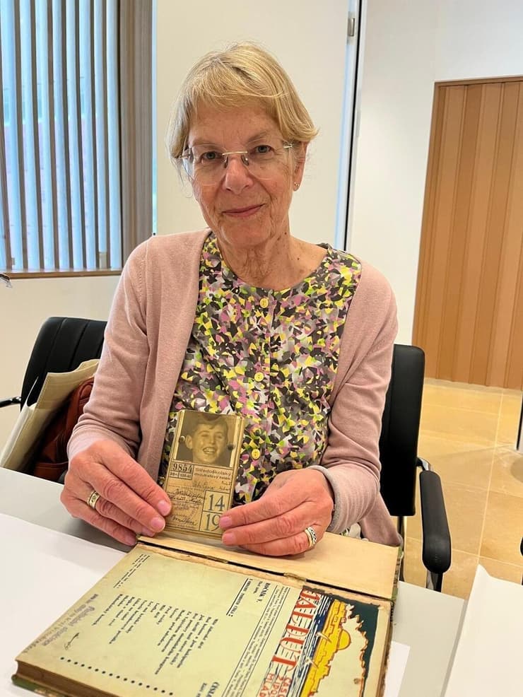 אחייניתו של פטר גינז, תמר צמח־מרום