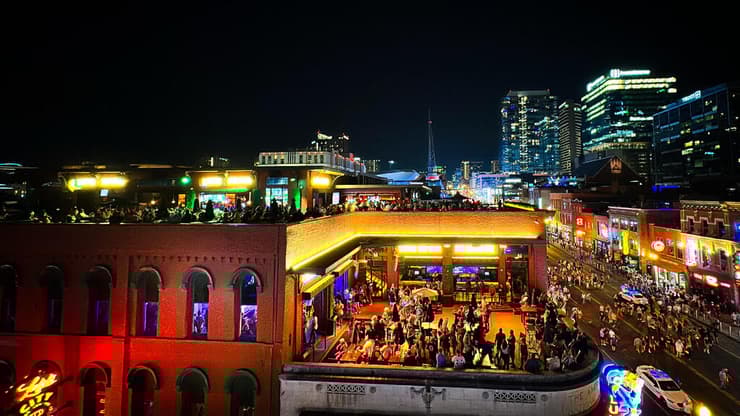 נאשוויל בלילה