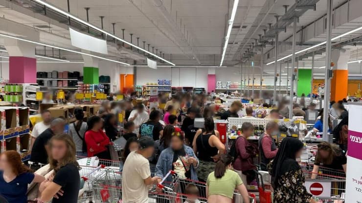 עומסים במתחם ג'מבו החדש בבאר שבע 