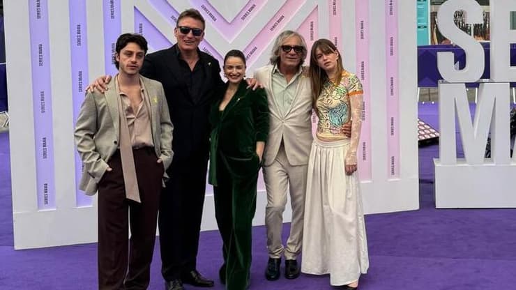 אמנות היא כמו חלומות. אלון אבוטבול (שני מימין) וקאסט "הגרמני" בפסטיבל סיריס מאניה (צילום: שי ארזואן) אלון אבוטבול וקאסט "הגרמני" בפסטיבל סיריס מאניה