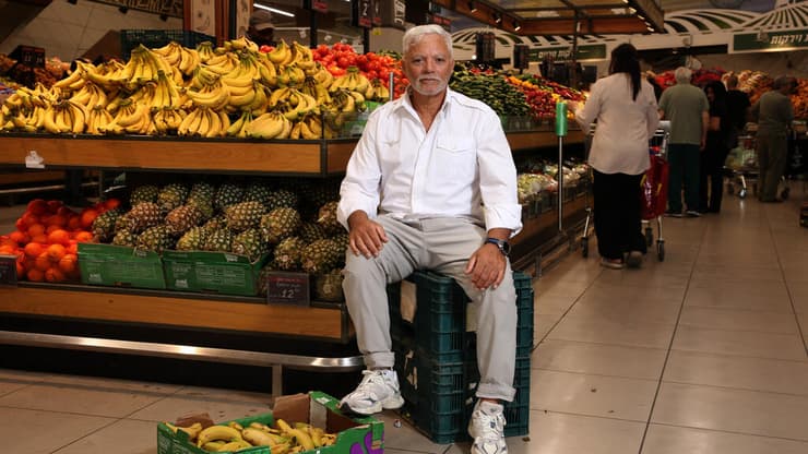 איתן יוחננוף. "הצריכה טיפה יותר מבשנה שעברה, אבל מאוד מינורי" (צילום: ריאן פרויס) איתן יוחננוף, מנכ"ל ובעלי רשת יוחננוף