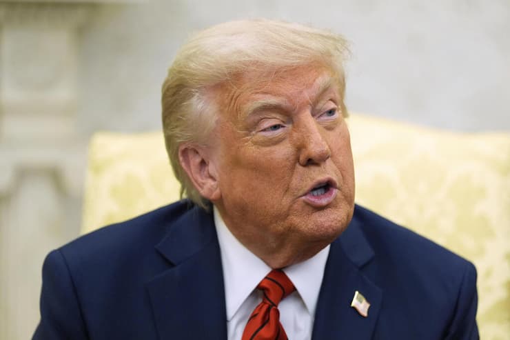 דונלד טראמפ בחדר הסגלגל