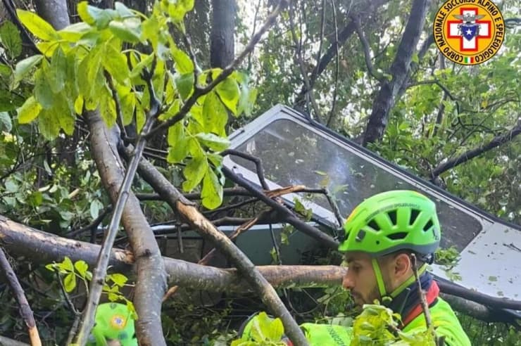זירת האסון, לא הרחק מנאפולי אסון רכבל איטליה