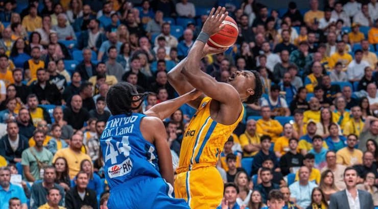 ג'יילן הורד מול אלייז'ה סטיוארט (רועי כפיר) ג'יילן הורד מול אלייז'ה סטיוארט