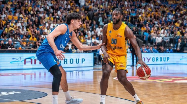 טרביון וויליאמס מול אלון מיכאלי (רועי כפיר) טרביון וויליאמס מול אלון מיכאלי