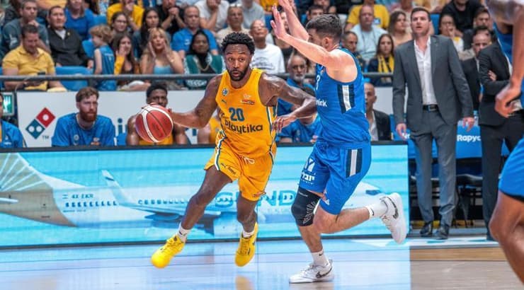 ליוואי רנדולף מול פרדריק בורדיון (רועי כפיר) ליוואי רנדולף מול פרדריק בורדיון