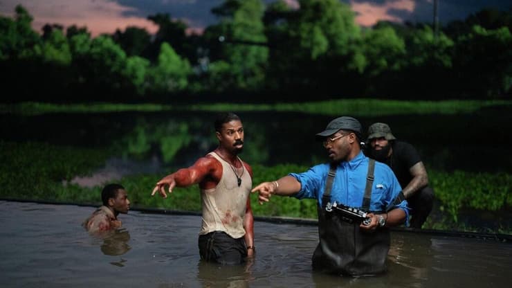 יש גם את ליטרת הדם הנדרשת. ראיין קוגלר (מימין) ומייקל בי. ג'ורדן, מתוך הצילומים ל"חוטאים" (צילום: באדיבות טוליפ אנטרטיינמנט) מתוך "חוטאים"