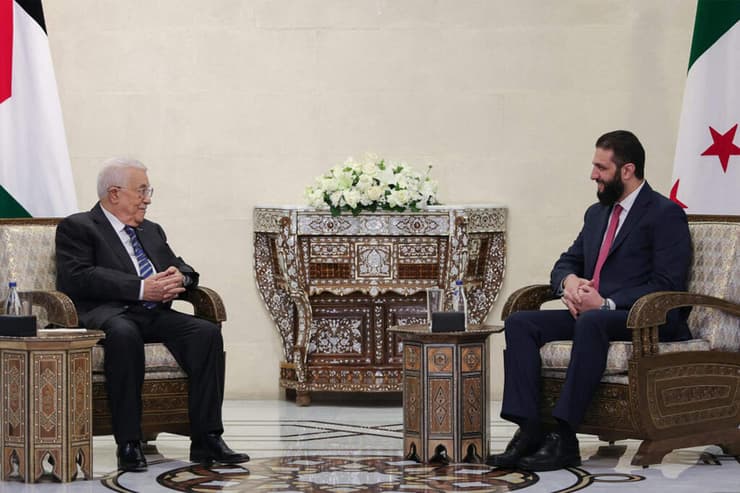 אבו מאזן בביקור בדמשק (צילום: AFP PHOTO / SANA / HANDOUT) יו"ר הרשות הפלסטינית אבו מאזן בביקור רשמי בדמשק