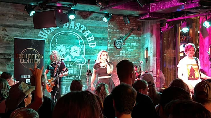 הופעה חיה בבר. נאשוויל