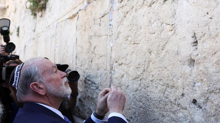 מייק האקבי, שגריר ארה"ב החדש בישראל, בכותל המערבי
