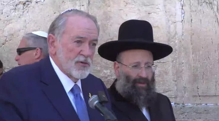 מייק האקבי, שגריר ארה"ב החדש בישראל, בכותל המערבי