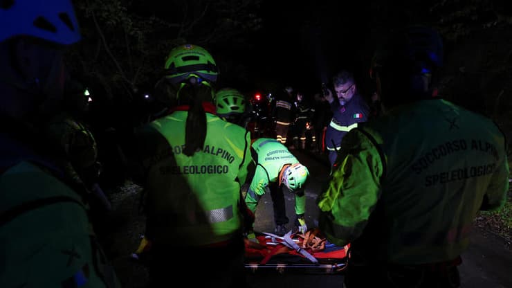 צילום: רויטרס/REUTERS/Stringer אסון הרכבל בנאפולי, איטליה