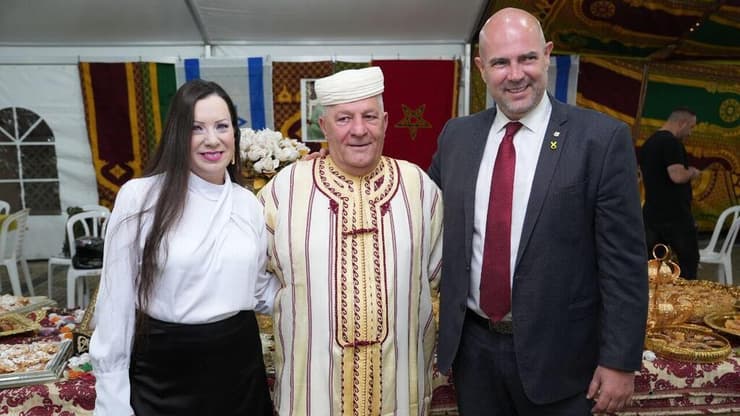 אוחנה וגוטליב במימונה באשקלון (צילום: תומר שונם הלוי) מימונה בביתו של פיני סבח באשקלון