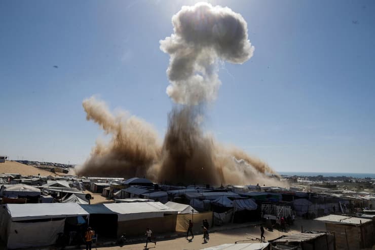 צילום: REUTERS/Hatem Khaled תקיפה בחאן יונס