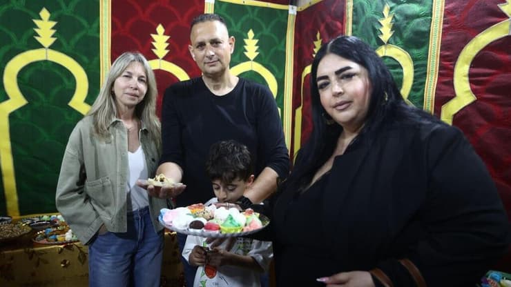 חגיגות מימונה בעכו - בני משפחותיהם של אדר בן סימון, ראם בטיטו וחי חיים צפתי