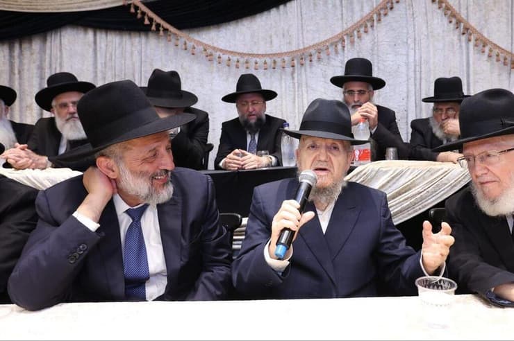 הרב מאזוז עם ח"כ דרעי (צילום: יעקב כהן) הרב מאיר מזוז עם ח"כ דרעי