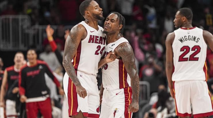 שחקני מיאמי חוגגים