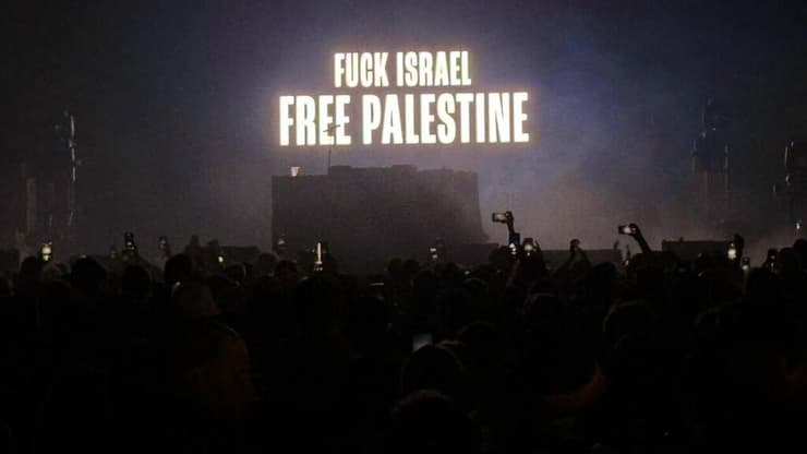 מתוך הופעתה של ניקאפ בפסטיבל קואצ'לה (צילום מסך, X) מתוך הופעתה של ניקאפ בפסטיבל קואצ'לה