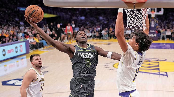 אנתוני אדוארדס