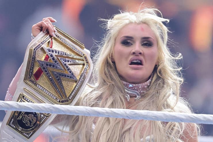 רסלמניה 41 טיפאני סטראטון