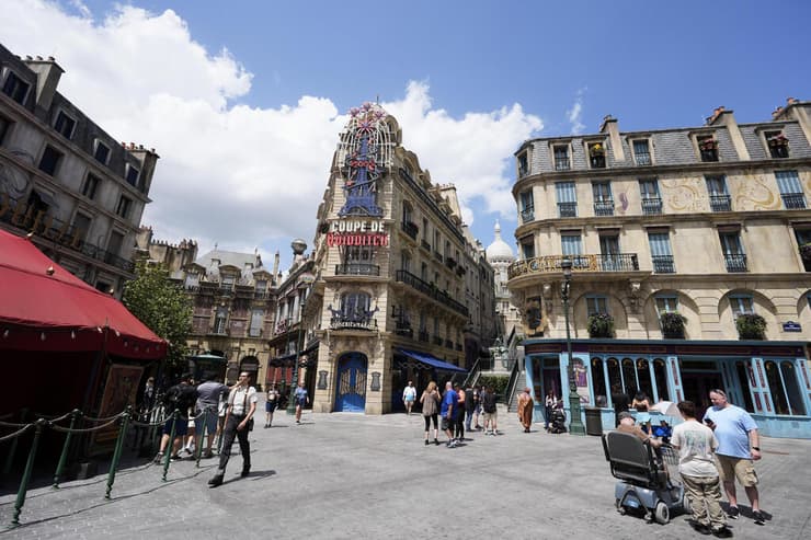 רחובות העולם הקסום של הארי פוטר (צילום: AP Photo/John Raoux) אפיק יוניברס