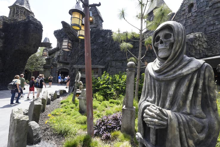 ברוכים הבאים ליקום האפל (צילום: AP Photo/John Raoux) אפיק יוניברס